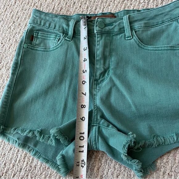 Judy Blue Mid Rise Fray Denim Cut Of Shorts - Picture 7 of 16